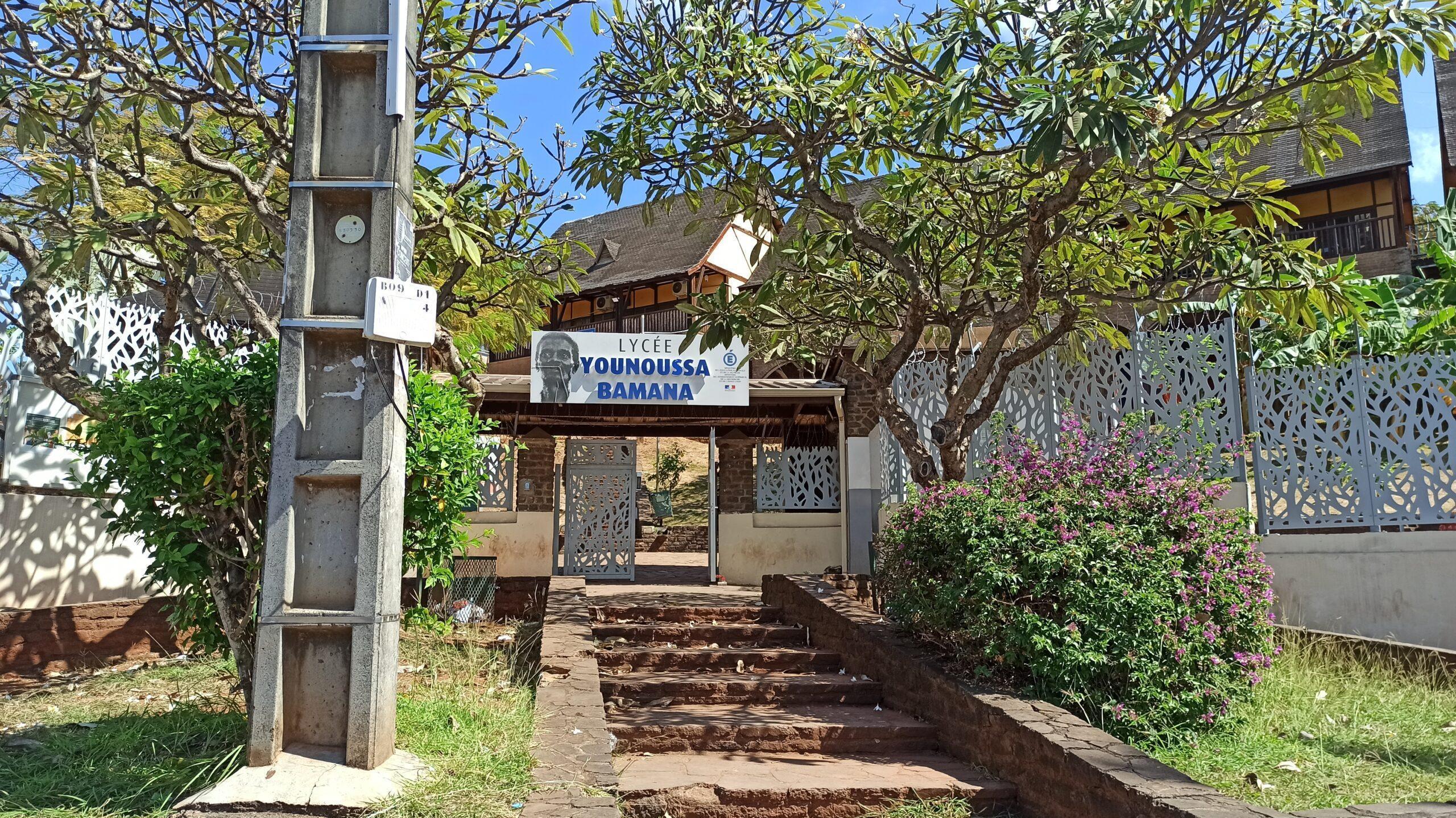établissements scolaires fermeture Mayotte Perturbations dans les établissements scolaires de Mayotte à cause d'une eau non potable