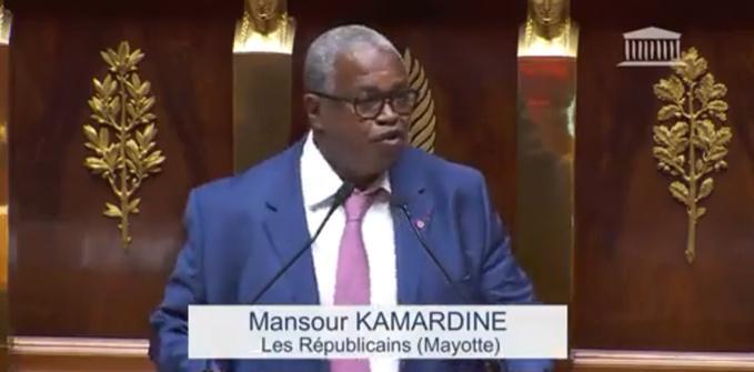 Mansour Kamardine Mayotte Orsec Mansour Kamardine alerte Mayotte face à la crise humanitaire et sanitaire imminente selon ses dires. Mayotte est en pénurie d'eau et le député propose le plan Orsec pour sauver la population.