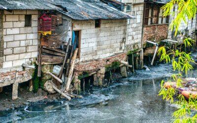 Kawéni sous les eaux usées : un quartier envahi par les égouts débordants