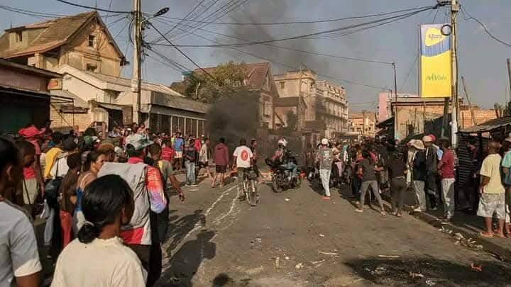 Madagascar en crise : frayeur et isolement pour des Mahorais coincés sur place
