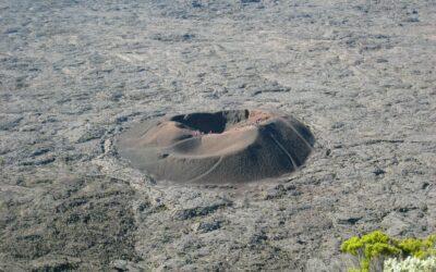 Piton de la Fournaise : l’île en alerte, le volcan montre des signes d’éveil